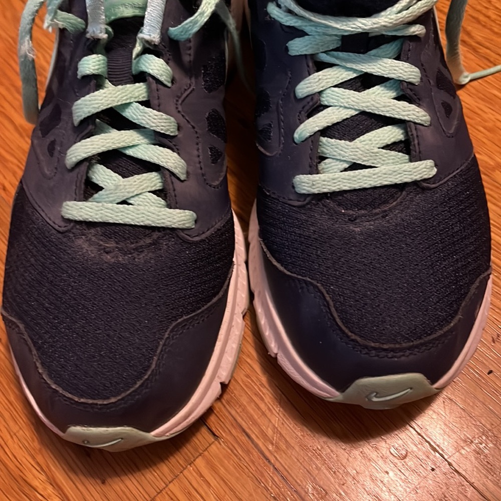 Nikes size 8 blue and green sneakers - Picture 4 of 8